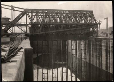 Vista del Canale di Panama durante la Costruzione, 1912 o 1913 da Byron Company
